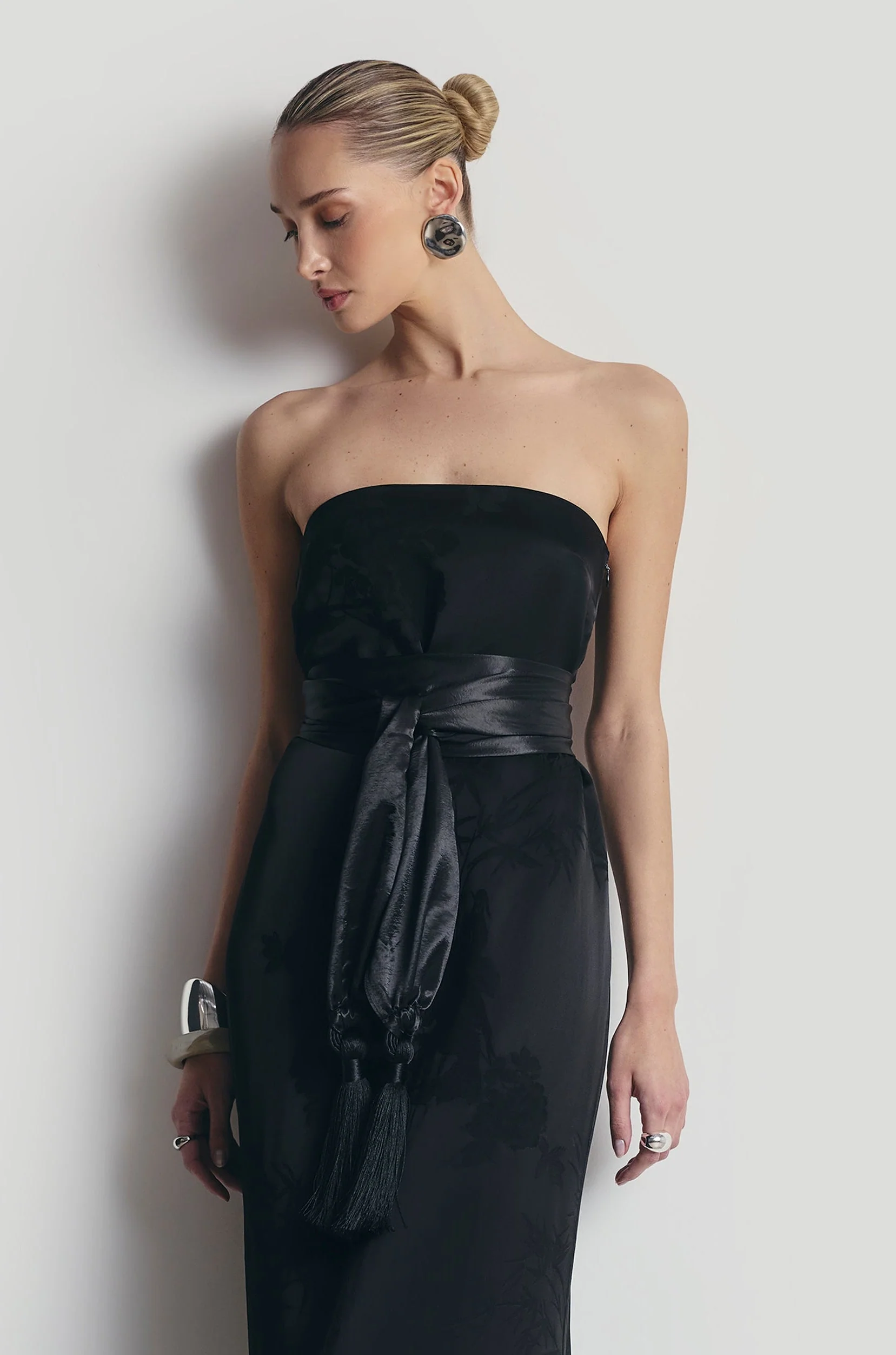 High Gloss Satin Tassel Shawl - Black - Image 7